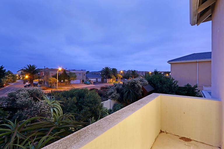 Photo 3 of Cowrie Villa 5 accommodation in Sunset Beach, Cape Town with 4 bedrooms and 3 bathrooms