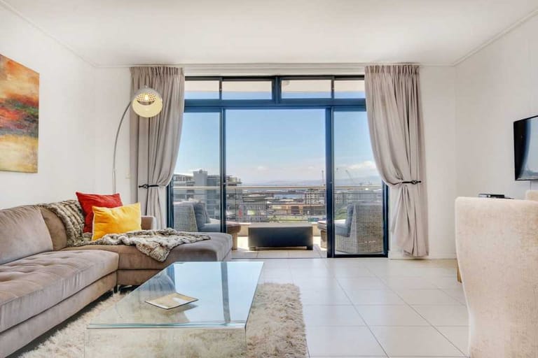 Photo 8 of Dockside 805 accommodation in De Waterkant, Cape Town with 1 bedrooms and 1 bathrooms