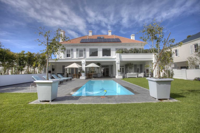 Photo 1 of Hoogeind Manor accommodation in Upper Claremont, Cape Town with 5 bedrooms and 4 bathrooms