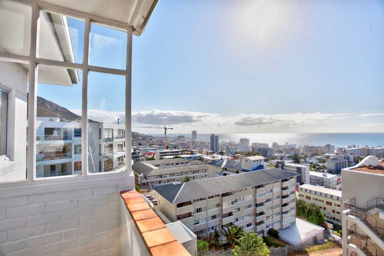 Photo 7 of Miramar Pad accommodation in Sea Point, Cape Town with 1 bedrooms and 1 bathrooms