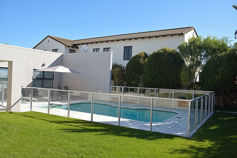 Photo 14 of Oceans Walk accommodation in Sunset Beach, Cape Town with 4 bedrooms and 3 bathrooms