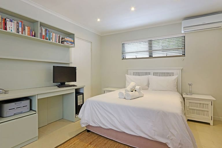 Photo 8 of Oceans Walk accommodation in Sunset Beach, Cape Town with 4 bedrooms and 3 bathrooms