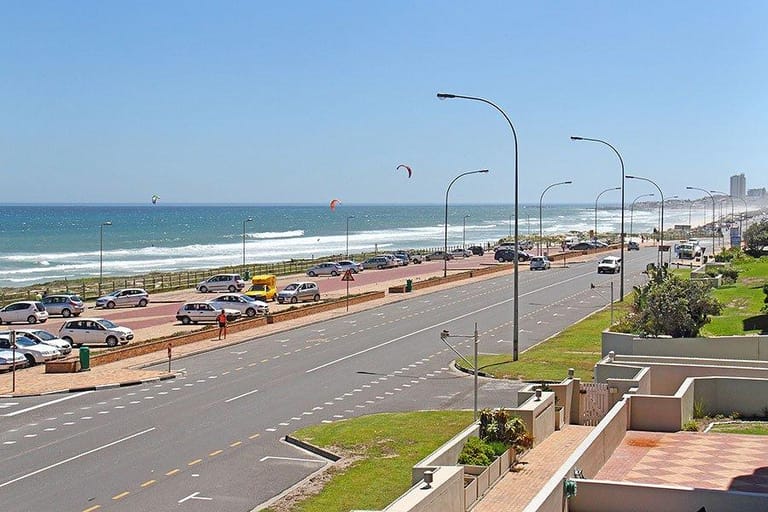 Photo 14 of Sea Spray Apartment accommodation in Bloubergstrand, Cape Town with 1 bedrooms and 1 bathrooms