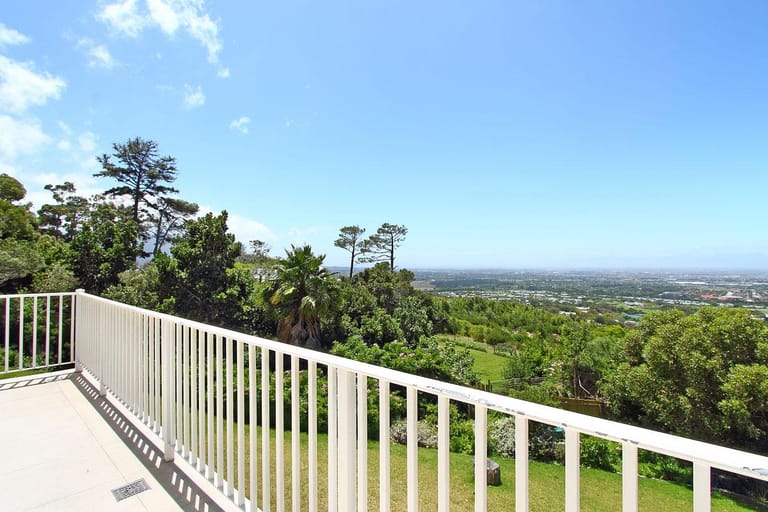 Photo 10 of Zwaanswyk Villa accommodation in Tokai, Cape Town with 4 bedrooms and 4 bathrooms