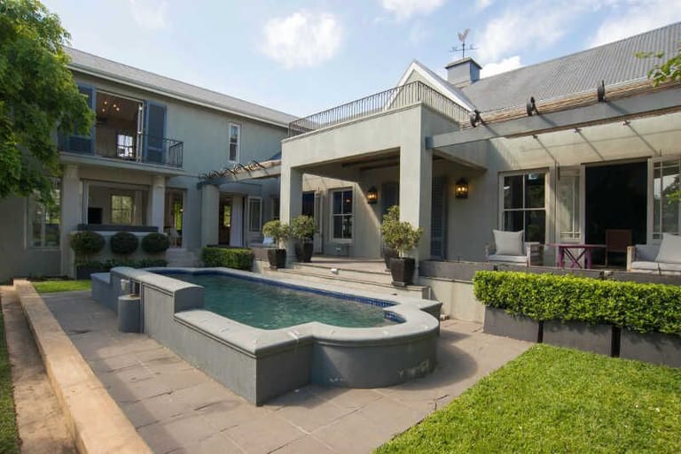 Photo 2 of Villa Franschhoek accommodation in Franschhoek, Cape Town with 4 bedrooms and 4 bathrooms