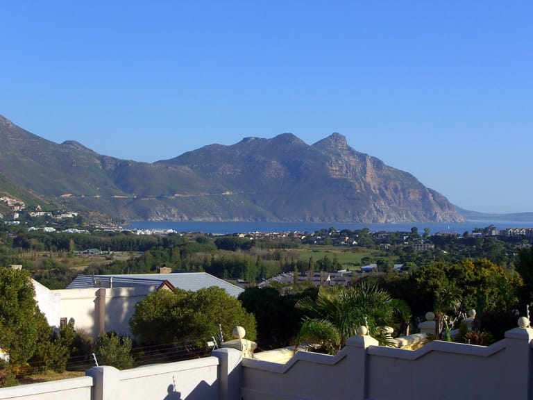 Photo 8 of Mountain Manor accommodation in Hout Bay, Cape Town with 3 bedrooms and 3 bathrooms