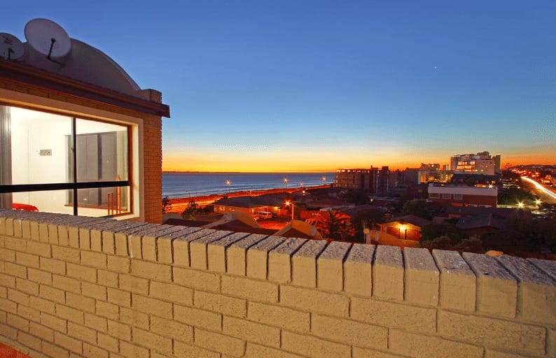 Photo 11 of Apartment 12 La Mer accommodation in Bloubergstrand, Cape Town with 4 bedrooms and 2 bathrooms