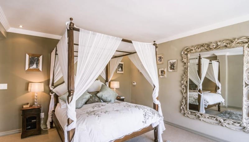 Photo 20 of Constantia Villa accommodation in Constantia, Cape Town with 6 bedrooms and 5 bathrooms