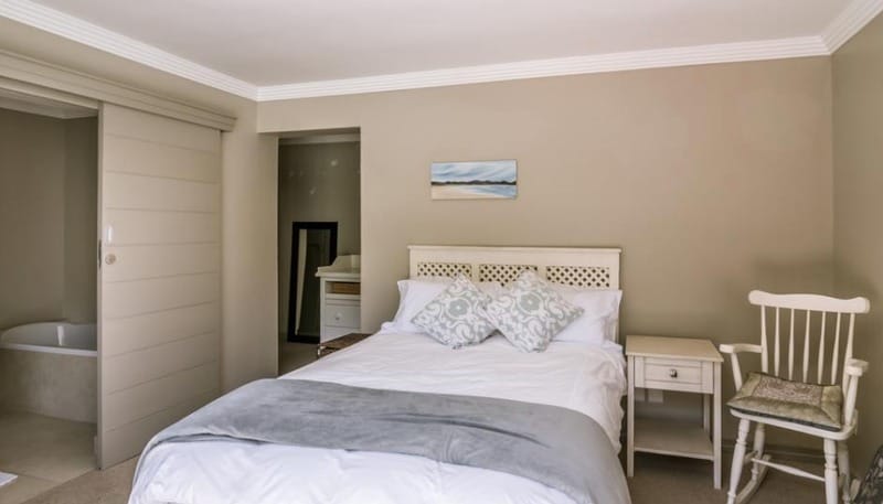 Photo 9 of Constantia Villa accommodation in Constantia, Cape Town with 6 bedrooms and 5 bathrooms