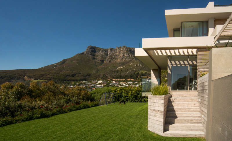 Photo 13 of Villa Bonita accommodation in Llandudno, Cape Town with 4 bedrooms and 4 bathrooms