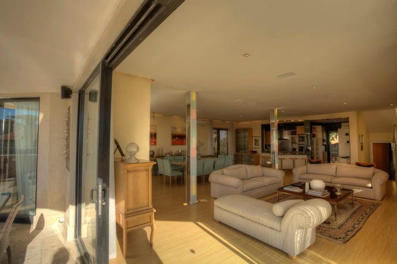 Photo 15 of 321a Ocean View Drive accommodation in Fresnaye, Cape Town with 3 bedrooms and 3 bathrooms