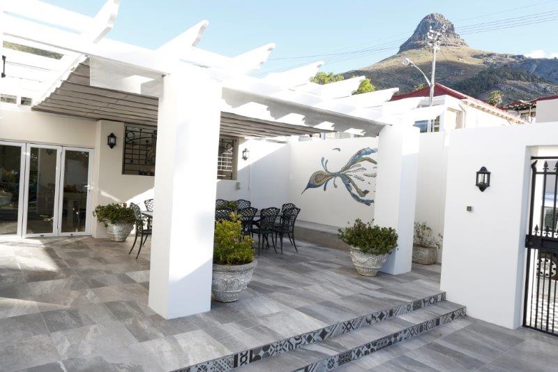 Photo 7 of Avenue Le Hermite accommodation in Fresnaye, Cape Town with 5 bedrooms and 4 bathrooms