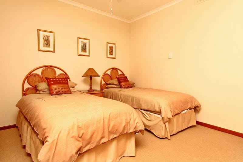 Photo 6 of Constantia Danbury Cross accommodation in Constantia, Cape Town with 4 bedrooms and 3 bathrooms