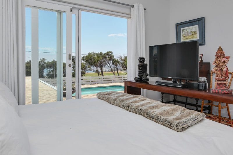 Photo 9 of Fulham House accommodation in Camps Bay, Cape Town with 2 bedrooms and 1.5 bathrooms