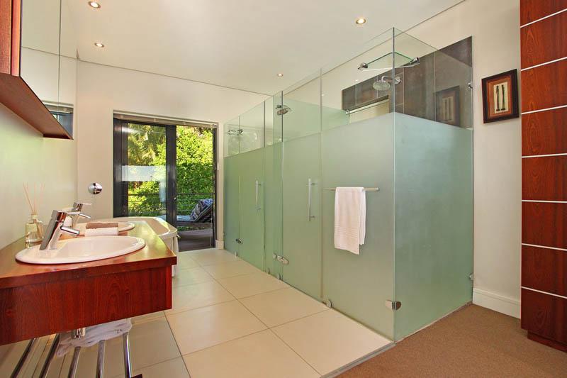 Photo 15 of Panacea accommodation in Camps Bay, Cape Town with 5 bedrooms and 5 bathrooms