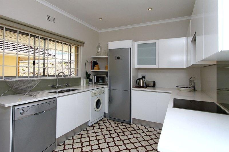 Photo 3 of Upper Sea Point Chamonix accommodation in Sea Point, Cape Town with 2 bedrooms and 2 bathrooms