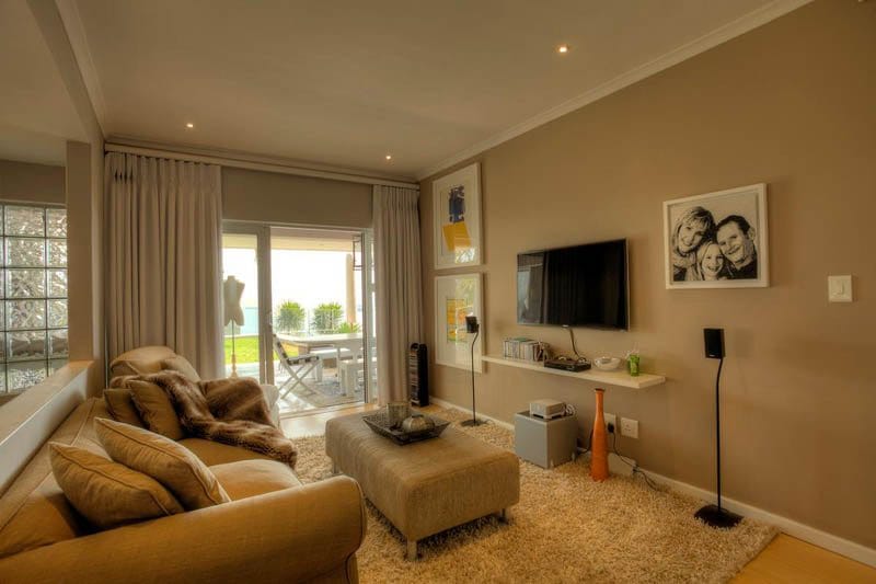 Photo 2 of Villa Dishant accommodation in Fresnaye, Cape Town with 3 bedrooms and 3 bathrooms