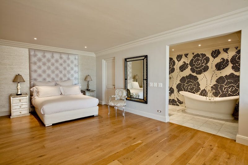 Photo 1 of Villa Ocean View accommodation in Fresnaye, Cape Town with 4 bedrooms and 4 bathrooms