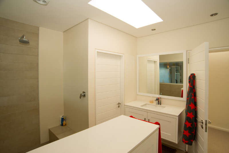 Photo 3 of Villa Bonita accommodation in Llandudno, Cape Town with 4 bedrooms and 4 bathrooms