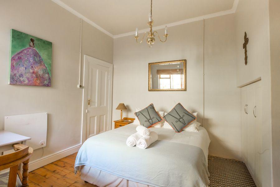 Photo 4 of Grosvenor 5 Bedroom accommodation in Simons Town, Cape Town with 5 bedrooms and 5 bathrooms