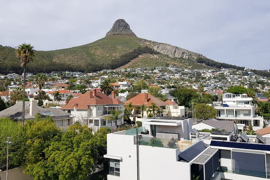 Photo 8 of Montagne Views accommodation in Fresnaye, Cape Town with 3 bedrooms and 3 bathrooms