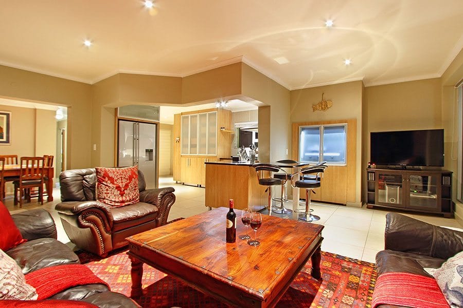 Photo 11 of Nautica Penthouse accommodation in Bloubergstrand, Cape Town with 3 bedrooms and 2 bathrooms
