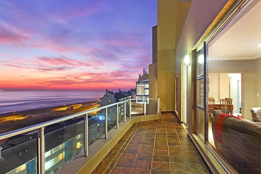 Photo 8 of Nautica Penthouse accommodation in Bloubergstrand, Cape Town with 3 bedrooms and 2 bathrooms