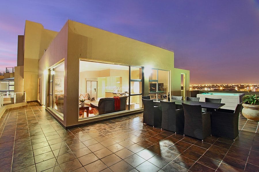 Photo 10 of Nautica Penthouse accommodation in Bloubergstrand, Cape Town with 3 bedrooms and 2 bathrooms