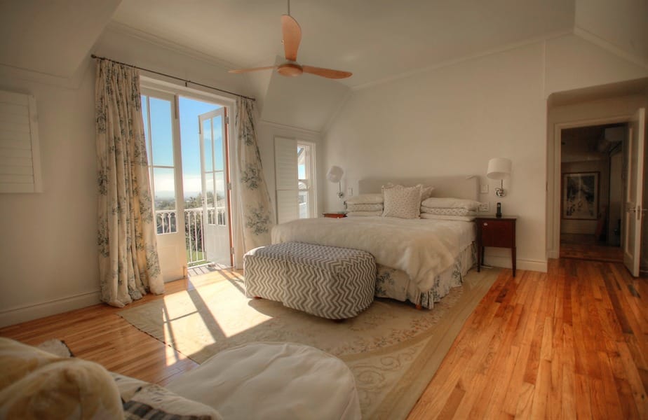 Photo 8 of Claremont Sidmouth Villa accommodation in Claremont, Cape Town with 5 bedrooms and 5 bathrooms