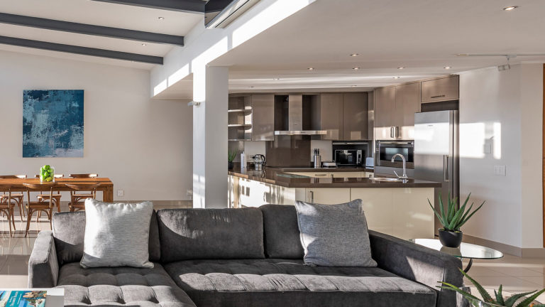 Penthouse 4 Photo 11