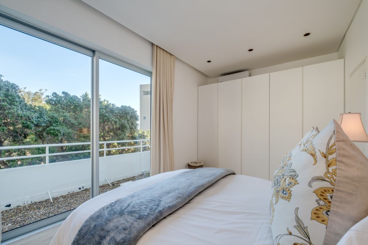 Photo 14 of Silver Tree Views accommodation in Camps Bay, Cape Town with 6 bedrooms and 5 bathrooms