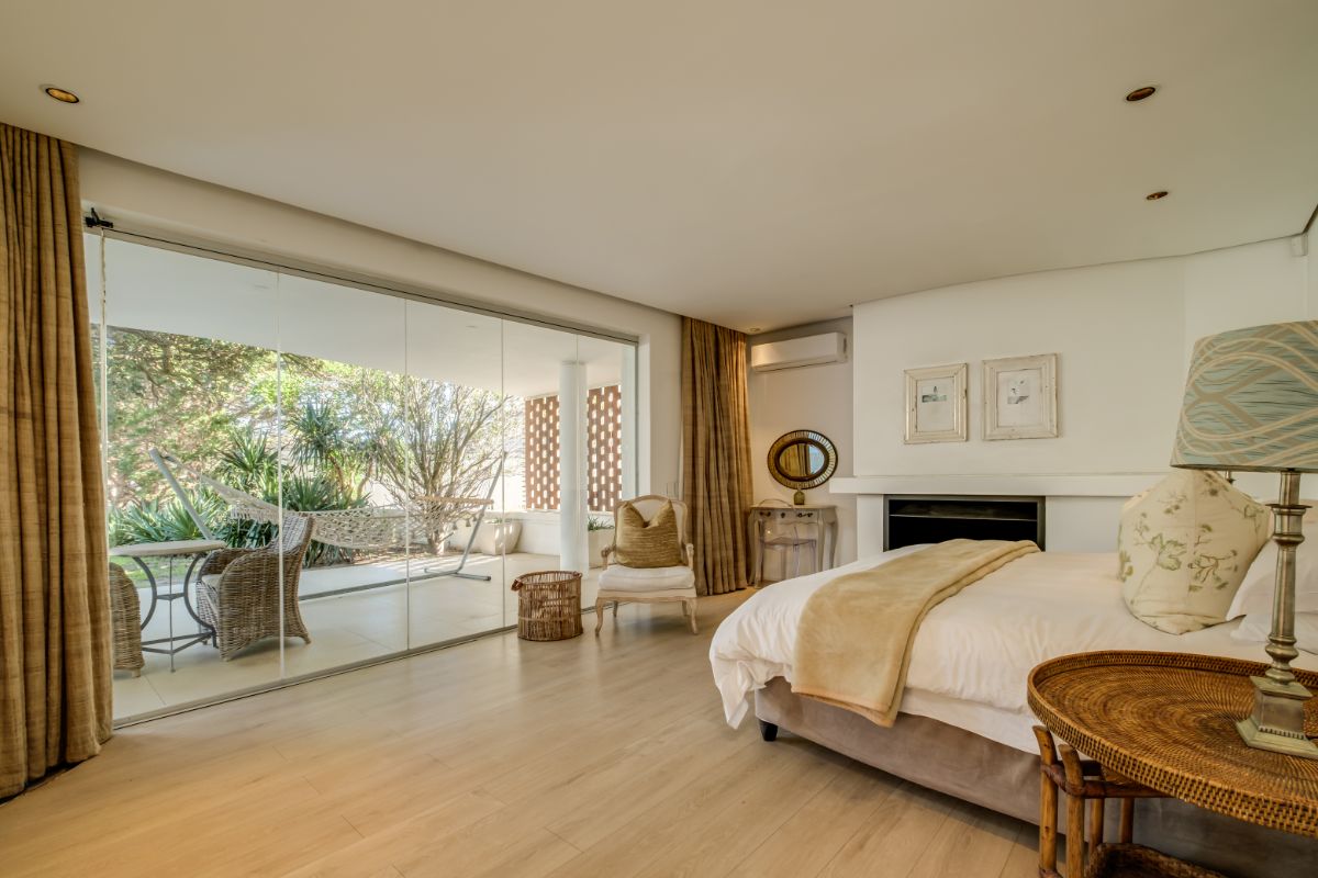 Photo 3 of Silver Tree Views accommodation in Camps Bay, Cape Town with 6 bedrooms and 5 bathrooms