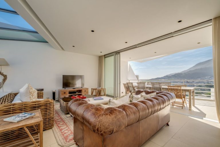 Photo 19 of Silver Tree Views accommodation in Camps Bay, Cape Town with 6 bedrooms and 5 bathrooms