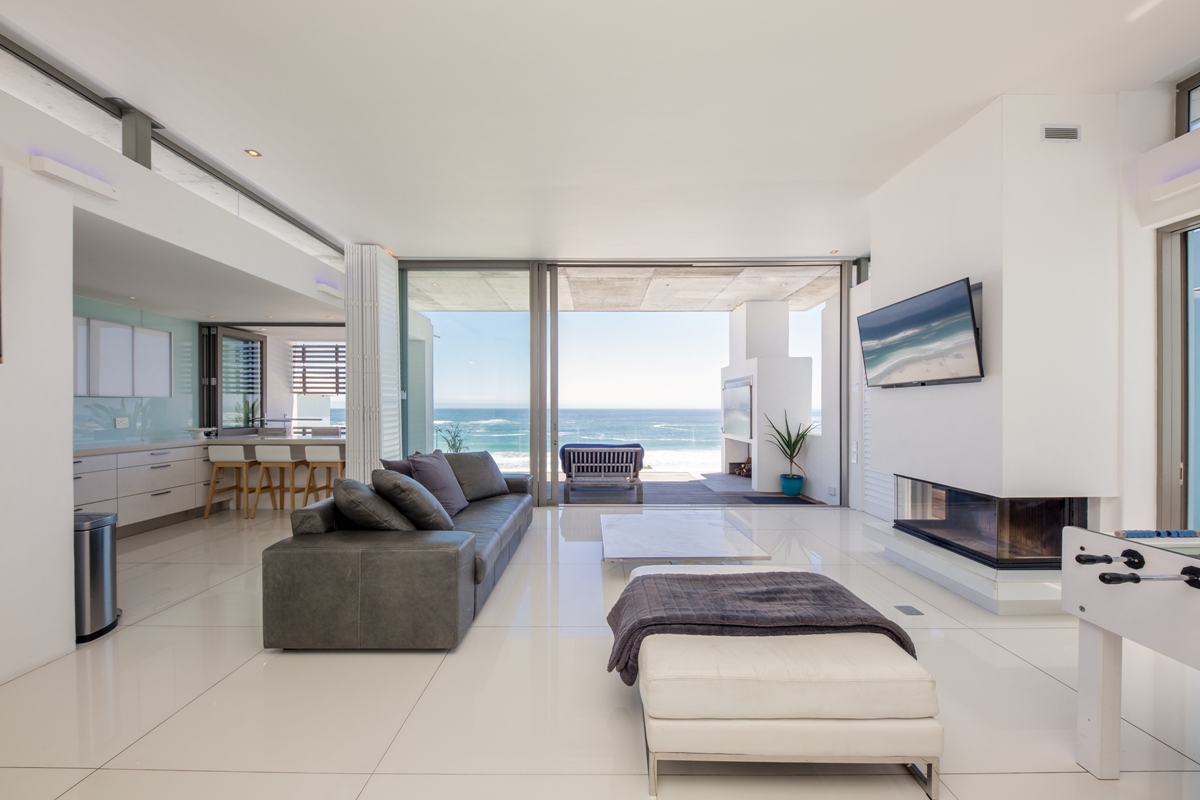 Photo 13 of 15 Views Penthouse accommodation in Camps Bay, Cape Town with 1 bedrooms and 1 bathrooms