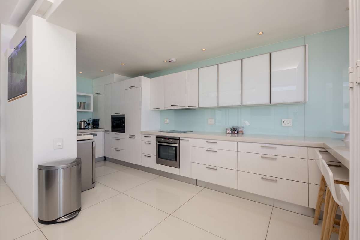 Photo 4 of 15 Views Penthouse accommodation in Camps Bay, Cape Town with 1 bedrooms and 1 bathrooms