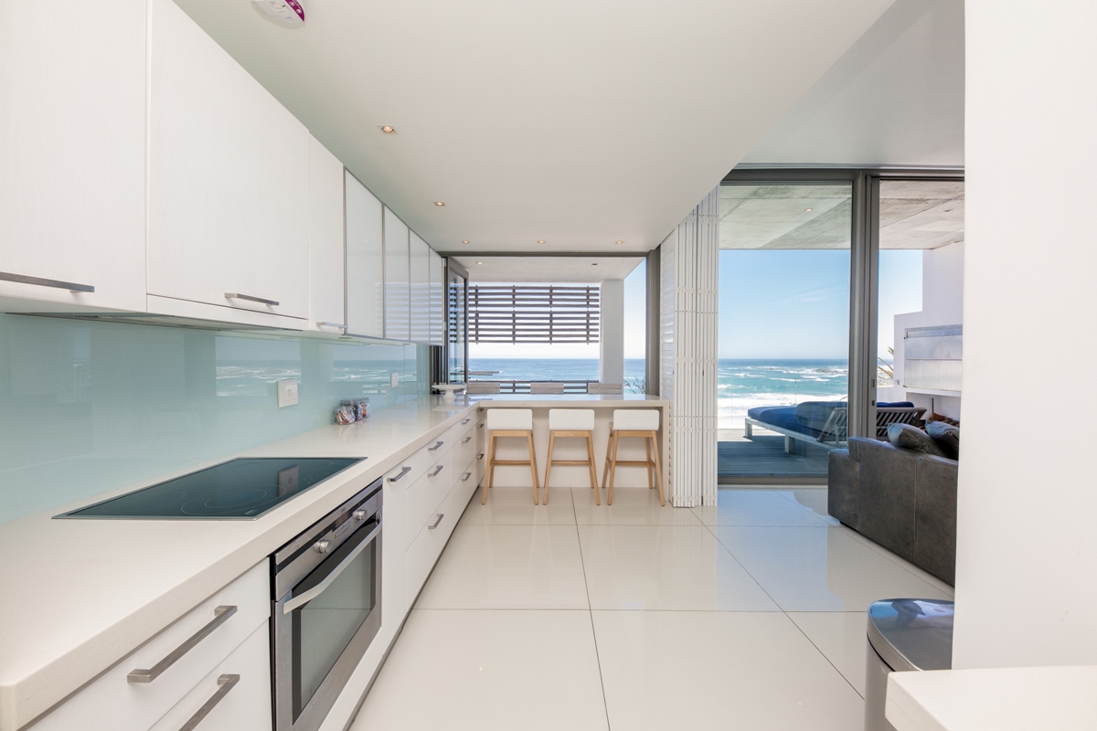 Photo 6 of 15 Views Penthouse accommodation in Camps Bay, Cape Town with 1 bedrooms and 1 bathrooms