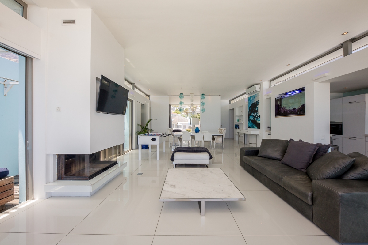 Photo 10 of 15 Views Penthouse accommodation in Camps Bay, Cape Town with 1 bedrooms and 1 bathrooms
