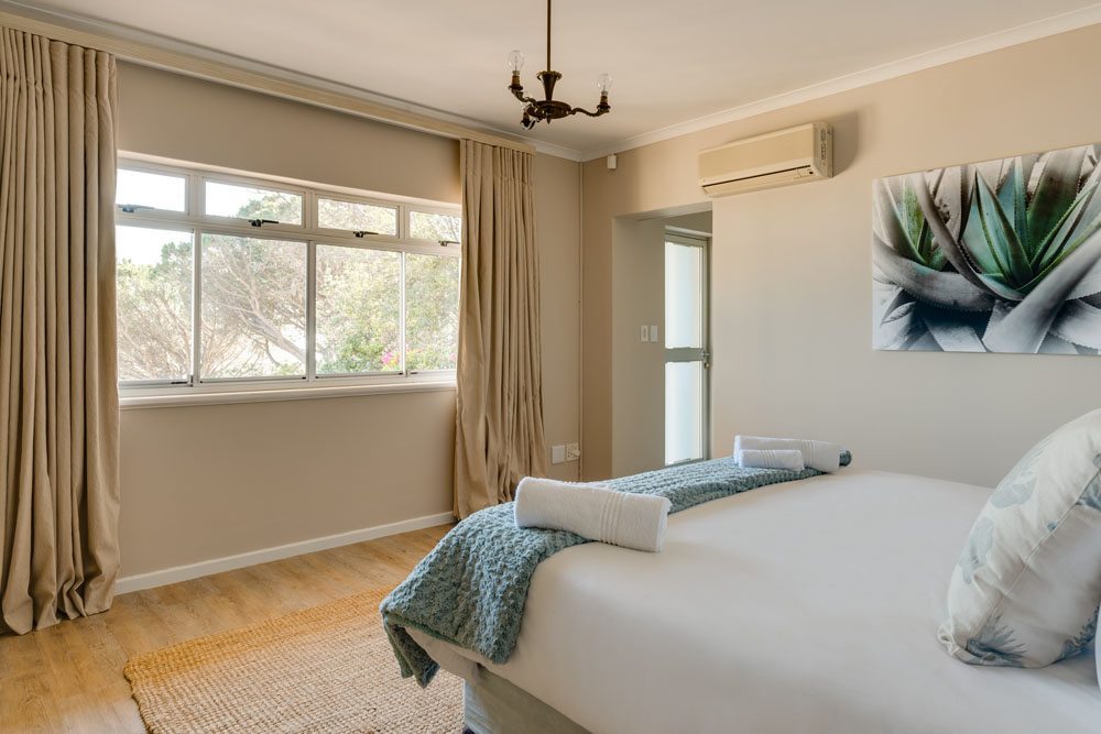 Photo 6 of 15 Woodford accommodation in Camps Bay, Cape Town with 6 bedrooms and 6 bathrooms