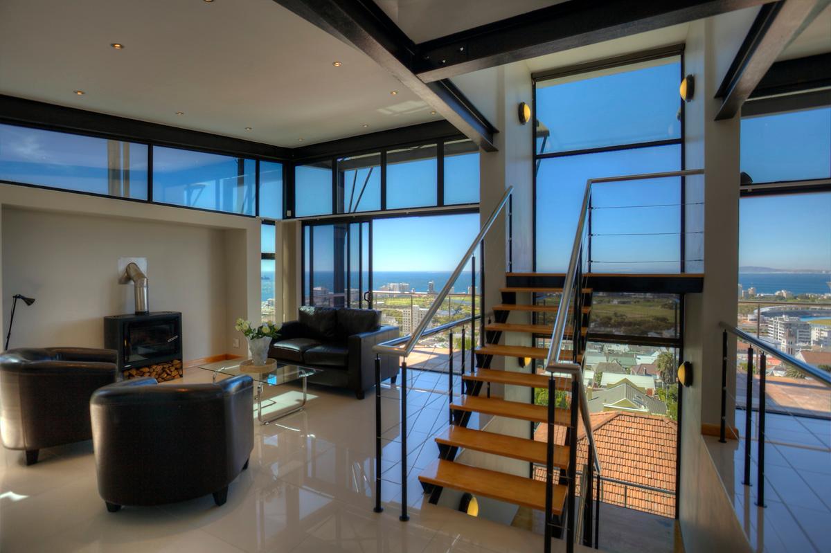 Photo 9 of 16 Springbok Road accommodation in Green Point, Cape Town with 3 bedrooms and 2.5 bathrooms