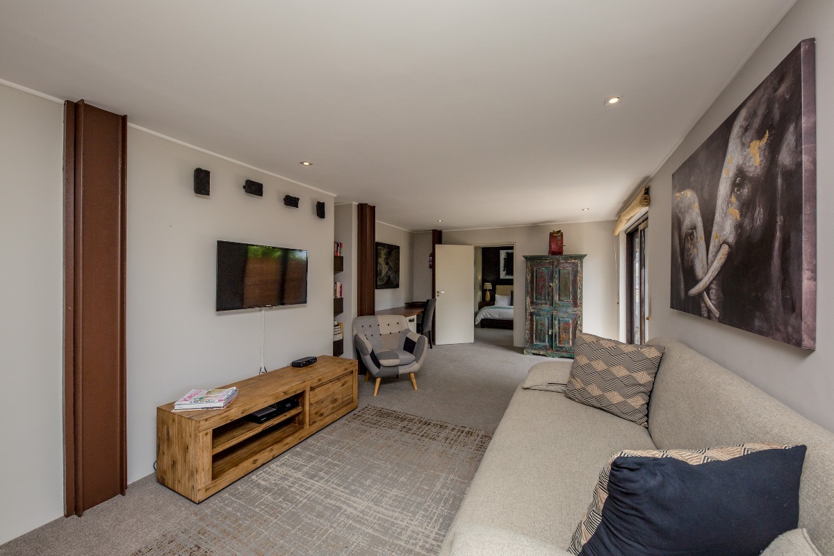 Photo 23 of 17 Geneva Lower accommodation in Camps Bay, Cape Town with 1 bedrooms and 1 bathrooms