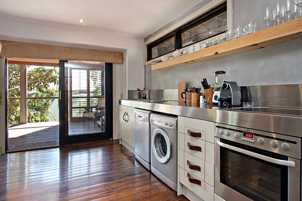 Photo 8 of 17 Geneva Middle accommodation in Camps Bay, Cape Town with 1 bedrooms and 1 bathrooms