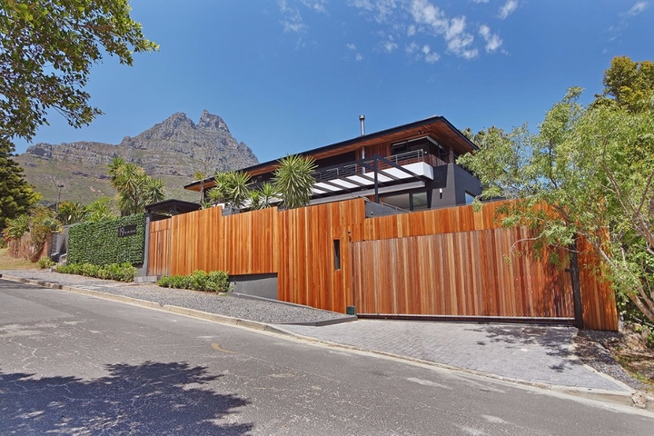 Photo 22 of 19 on Blair accommodation in Camps Bay, Cape Town with 5 bedrooms and 5 bathrooms