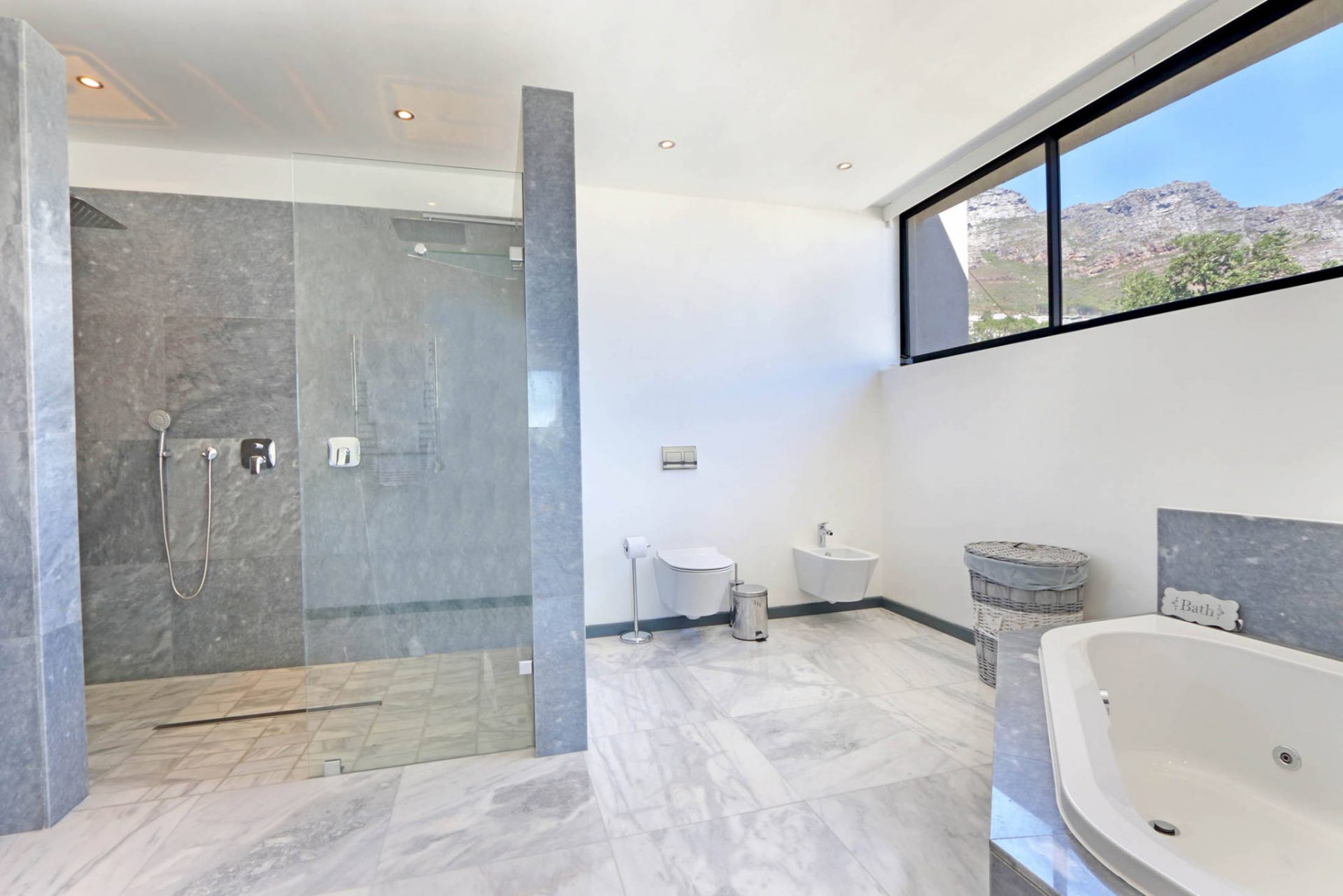 Photo 15 of 20 Finchley Villa accommodation in Camps Bay, Cape Town with 6 bedrooms and 5 bathrooms