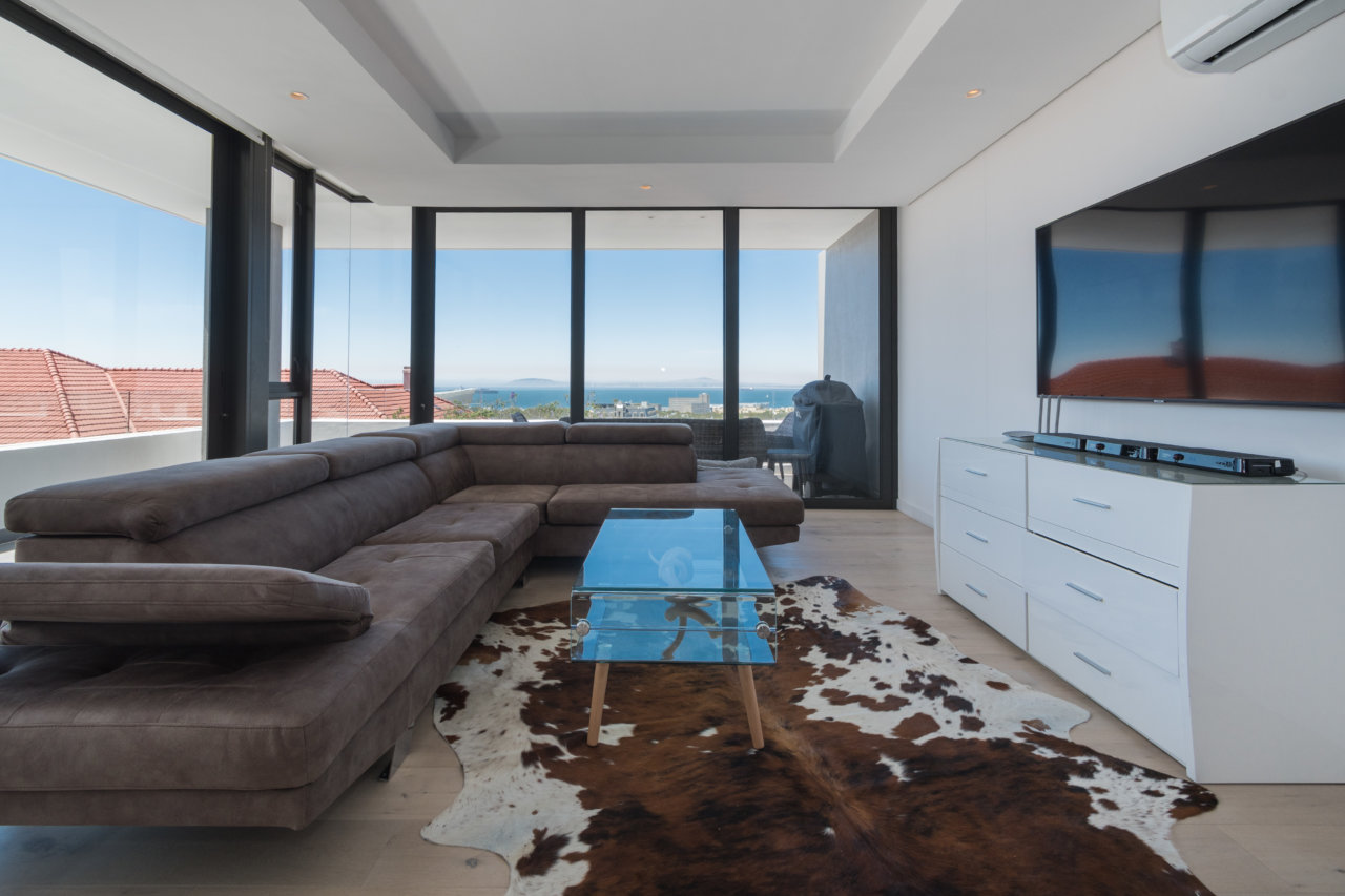 Photo 21 of 22 Chepstow Apartment accommodation in Green Point, Cape Town with 3 bedrooms and 3 bathrooms
