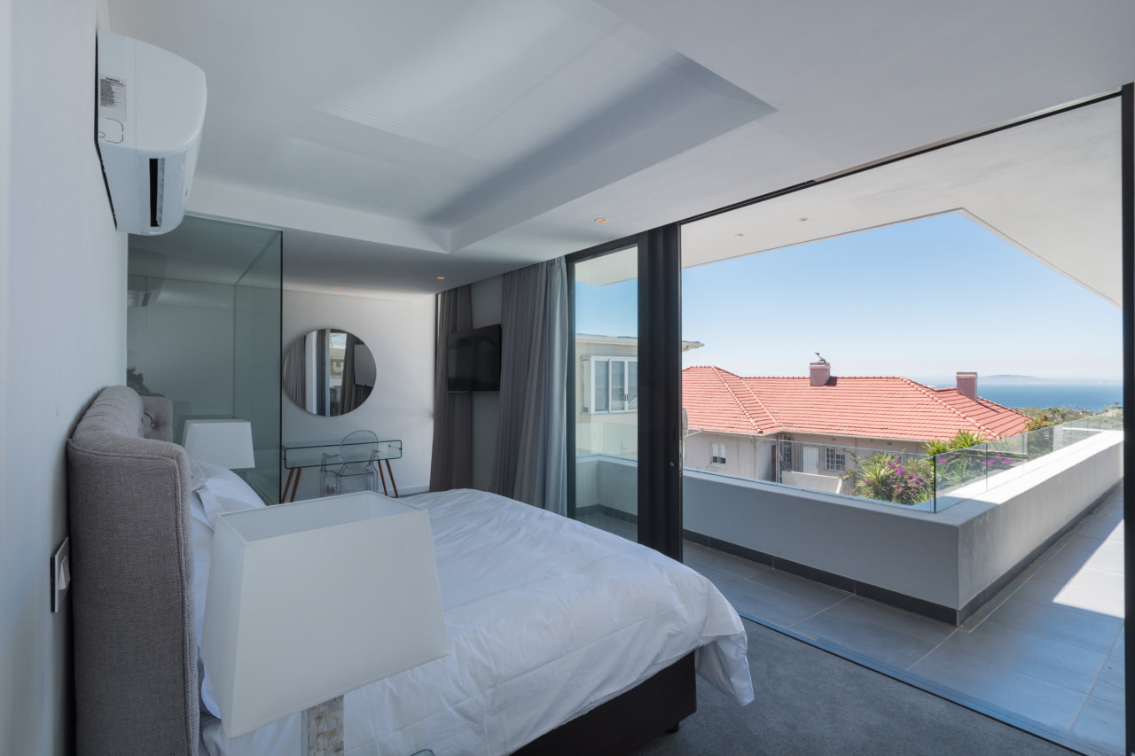 Photo 5 of 22 Chepstow Apartment accommodation in Green Point, Cape Town with 3 bedrooms and 3 bathrooms