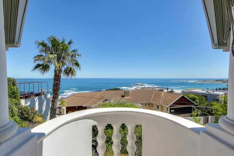 Photo 19 of 31 Camps Bay Drive accommodation in Camps Bay, Cape Town with 4 bedrooms and  bathrooms