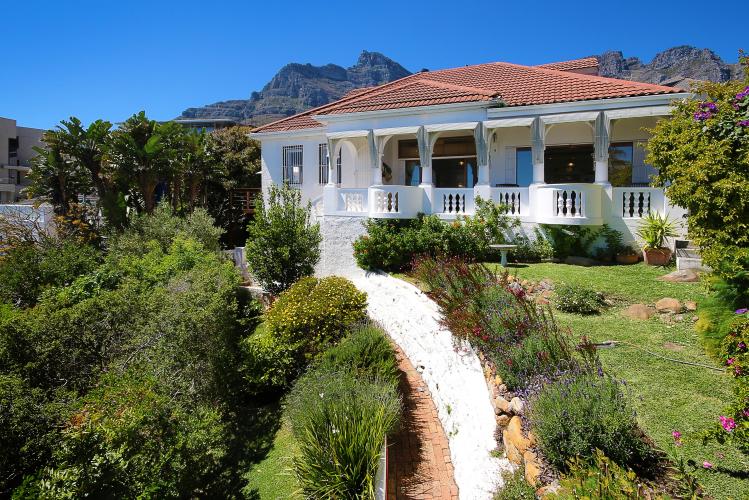 Photo 25 of 31 Camps Bay Drive accommodation in Camps Bay, Cape Town with 4 bedrooms and  bathrooms