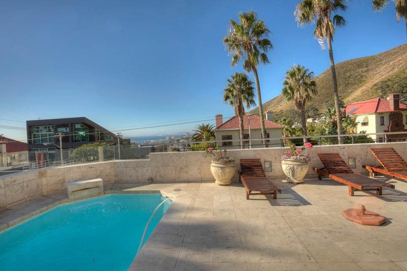 Photo 18 of 321a Ocean View Drive accommodation in Fresnaye, Cape Town with 3 bedrooms and 3 bathrooms