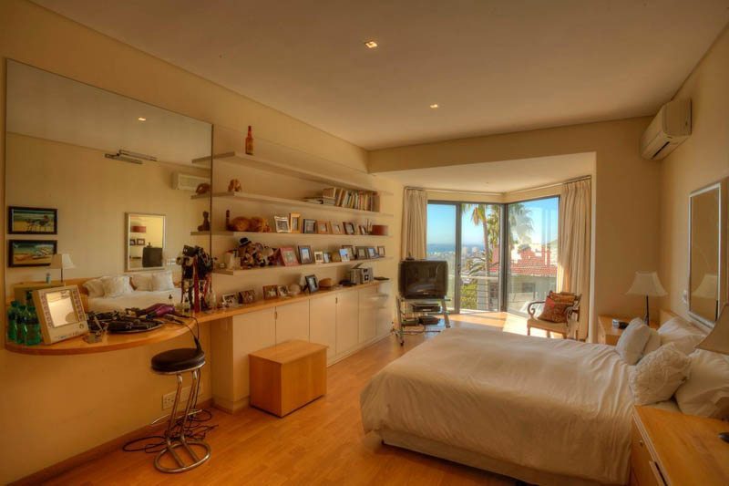 Photo 6 of 321a Ocean View Drive accommodation in Fresnaye, Cape Town with 3 bedrooms and 3 bathrooms