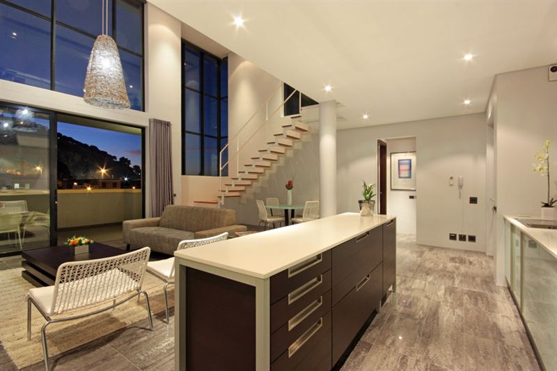 Photo 3 of 35 on Rose Penthouse accommodation in City Centre, Cape Town with 2 bedrooms and 2 bathrooms